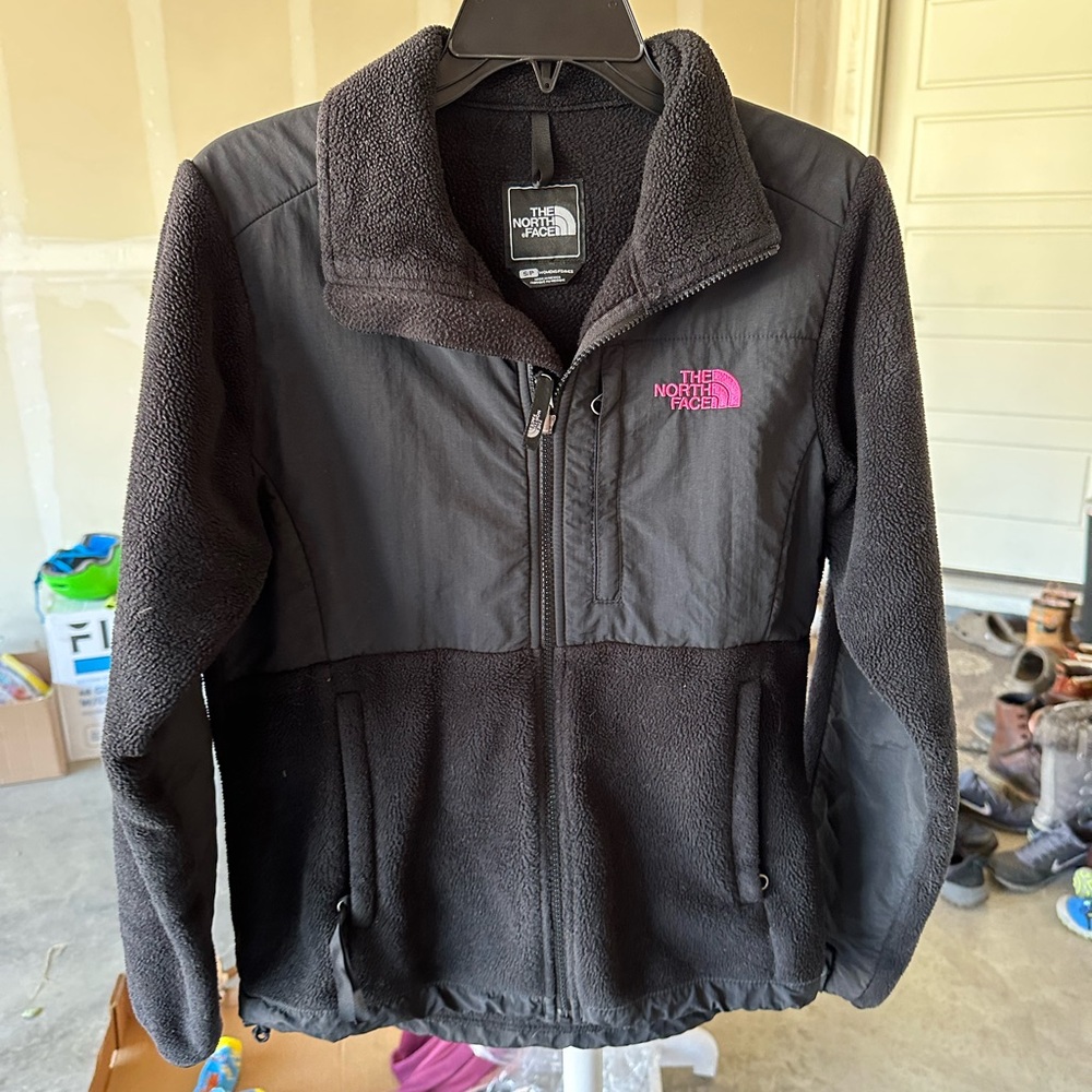 Women’s full zip north face jacket